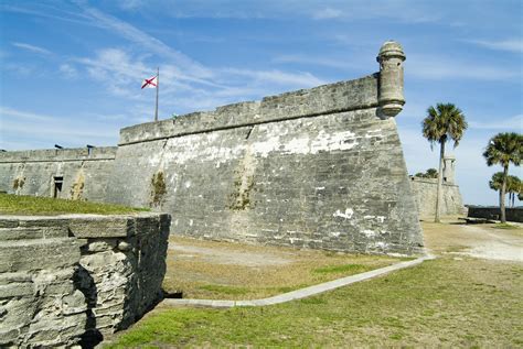 Il Castillo de San Marcos: Un baluardo contro il tempo e le avventure piratesche!