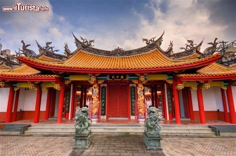 Il Tempio di Confucius un gioiello dell'architettura tradizionale cinese e un centro di pace spirituale!