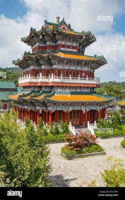  Il Tempio di Tianmen: Un Gioiello Architettonico Incantato da una Nebbia Misteriosa!