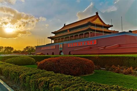 Il Mausoleo di Mao Zedong: Un tributo maestoso alla memoria di un leader leggendario!